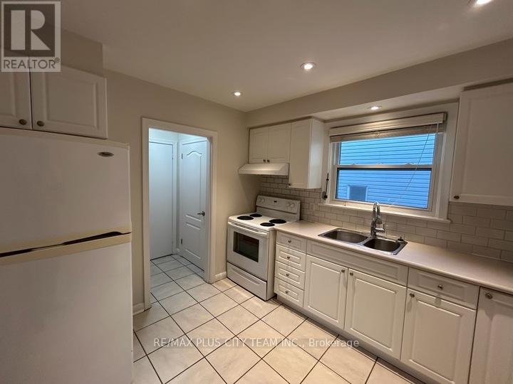 11 Thirty Fifth Street, Toronto (Long Branch), Ontario  M8W 3J8 - Photo 5 - W12422417