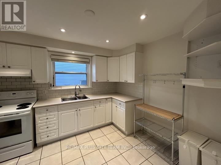 11 Thirty Fifth Street, Toronto (Long Branch), Ontario  M8W 3J8 - Photo 7 - W12422417