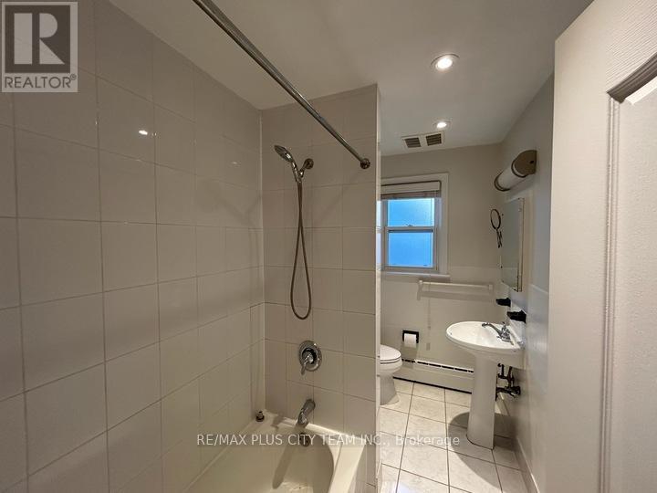11 Thirty Fifth Street, Toronto (Long Branch), Ontario  M8W 3J8 - Photo 11 - W12422417