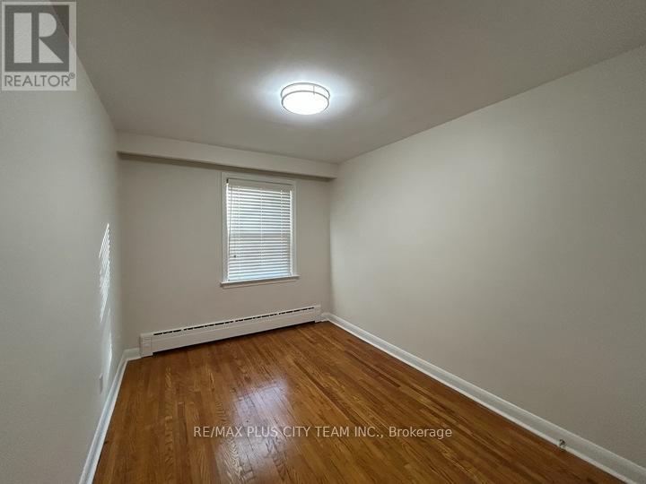 11 Thirty Fifth Street, Toronto (Long Branch), Ontario  M8W 3J8 - Photo 8 - W12422417