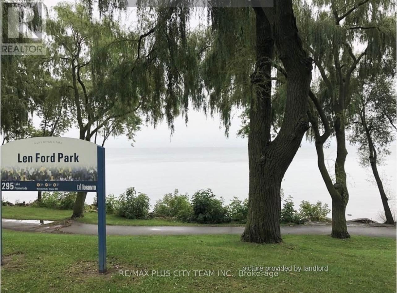 11 Thirty Fifth Street, Toronto, Ontario  M8W 3J8 - Photo 12 - W12422417