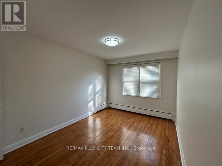 11 Thirty Fifth Street, Toronto (Long Branch), Ontario  M8W 3J8 - Photo 9 - W12422417