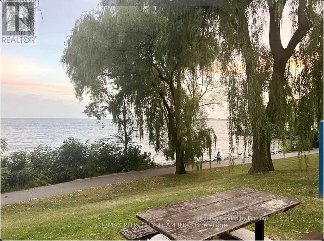 11 Thirty Fifth Street, Toronto, Ontario  M8W 3J8 - Photo 13 - W12422417