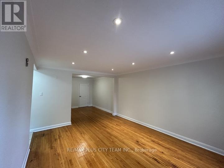 11 Thirty Fifth Street, Toronto (Long Branch), Ontario  M8W 3J8 - Photo 4 - W12422417