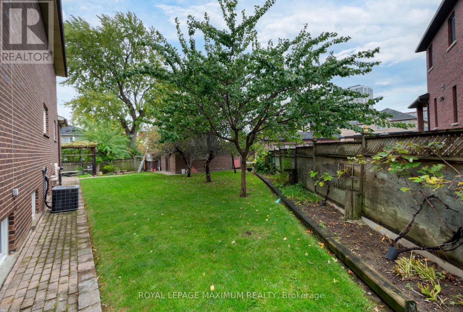 119 Glen Long Avenue, Toronto, Ontario  M6B 2M4 - Photo 36 - W12476922