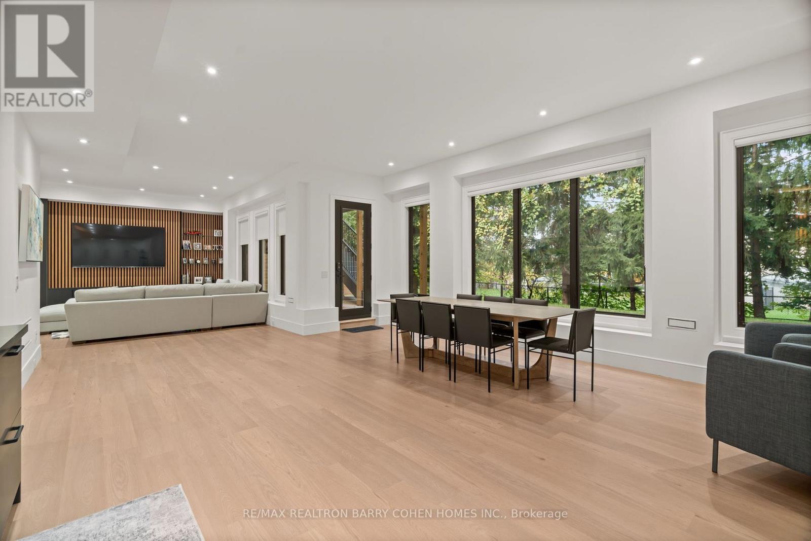 165 Leacrest Road, Toronto, Ontario  M4G 1E7 - Photo 31 - C12478724