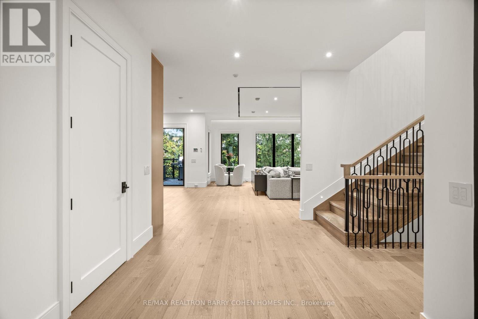 165 Leacrest Road, Toronto, Ontario  M4G 1E7 - Photo 8 - C12478724