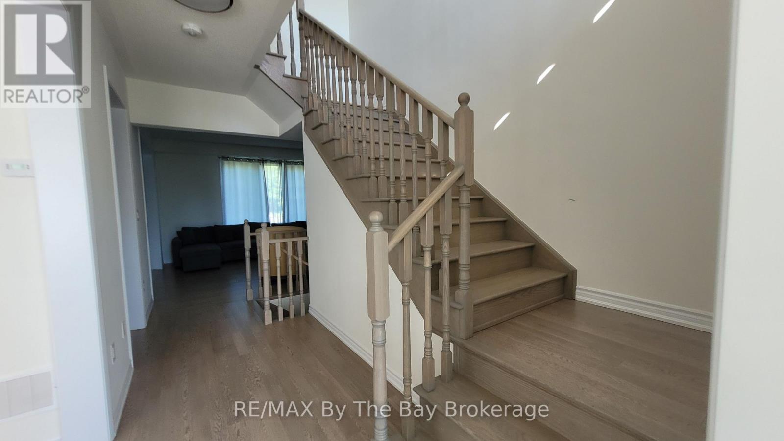 172 Rosanne Circle, Wasaga Beach, Ontario  L9Z 0N1 - Photo 5 - S12478851