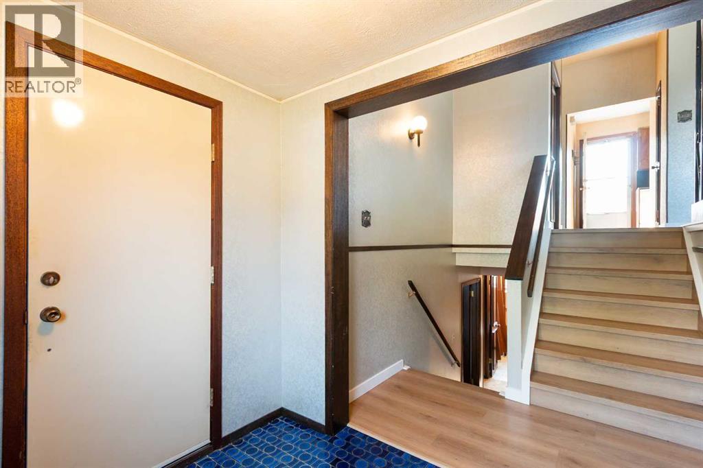 433 1 Avenue Ne, Airdrie, Alberta  T4B 1R3 - Photo 5 - A2260229