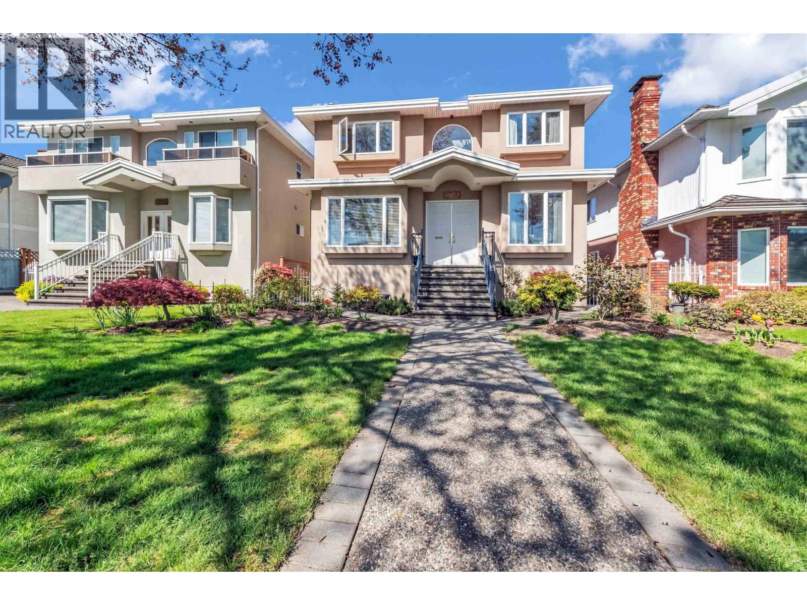 3919 Pine Street, Burnaby, British Columbia  V5G 1Z3 - Photo 3 - R3060145