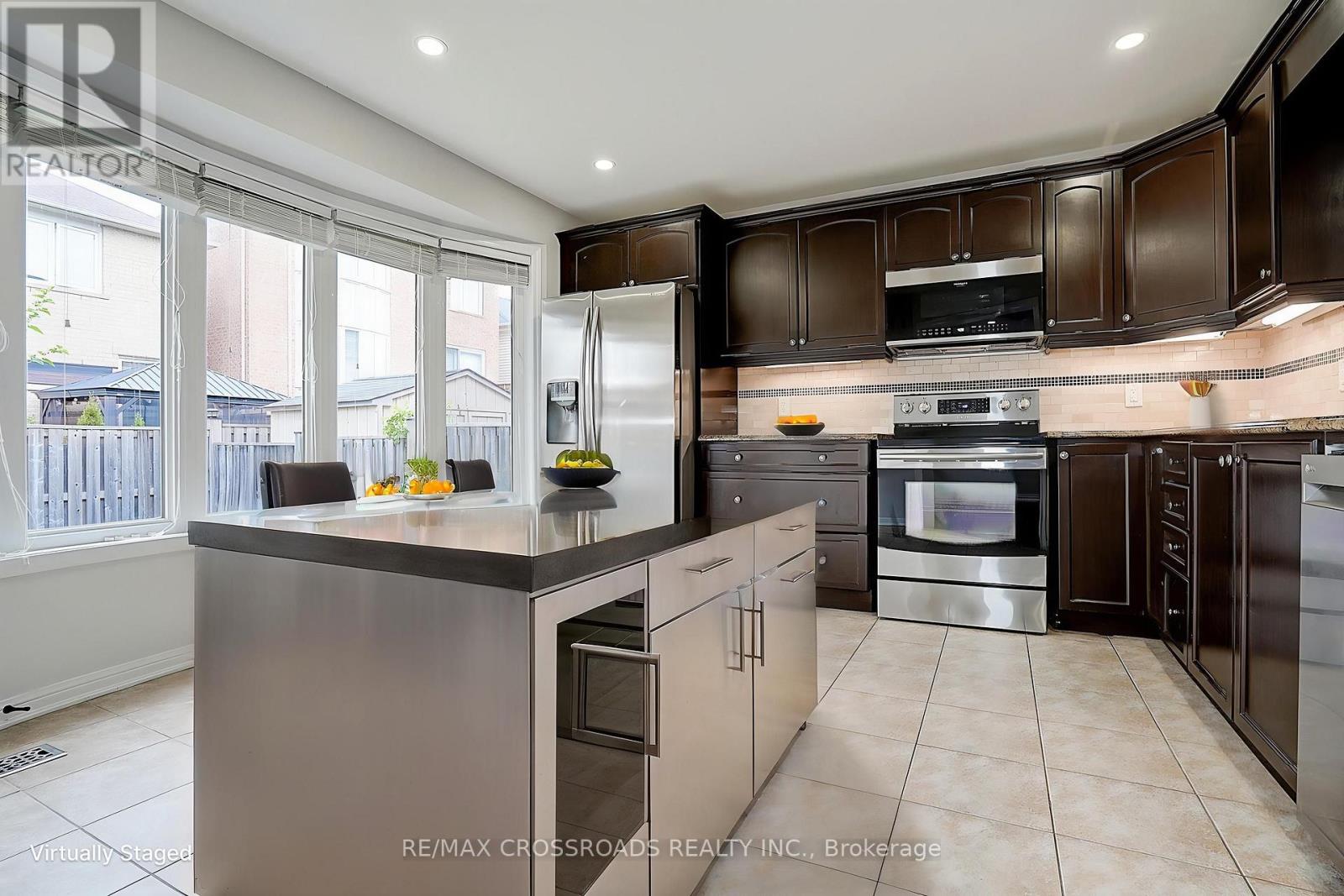 9 Whiterose Lane, Whitchurch-Stouffville, Ontario  L4A 3A4 - Photo 11 - N12478758