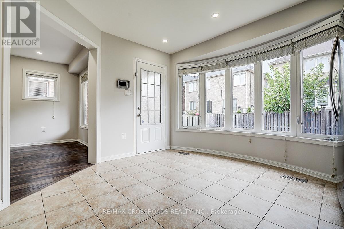 9 Whiterose Lane, Whitchurch-Stouffville, Ontario  L4A 3A4 - Photo 14 - N12478758