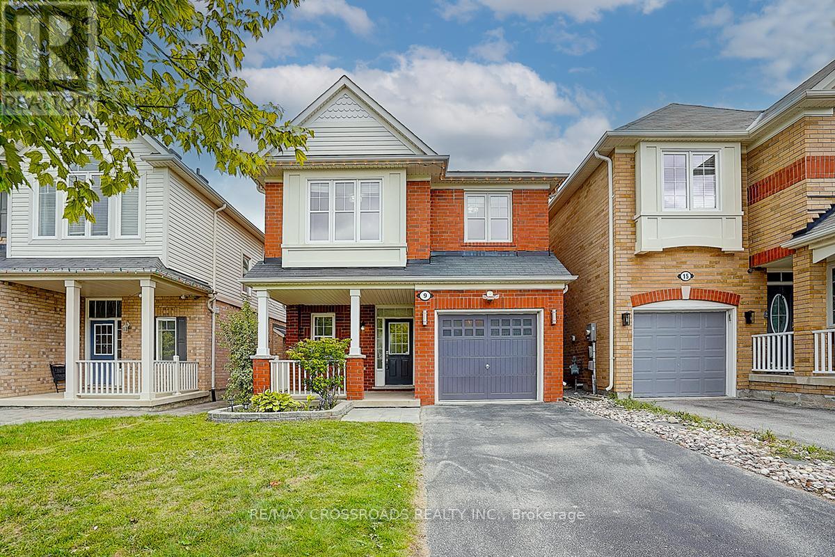 9 Whiterose Lane, Whitchurch-Stouffville, Ontario  L4A 3A4 - Photo 2 - N12478758