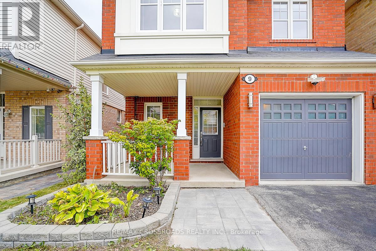 9 Whiterose Lane, Whitchurch-Stouffville, Ontario  L4A 3A4 - Photo 3 - N12478758