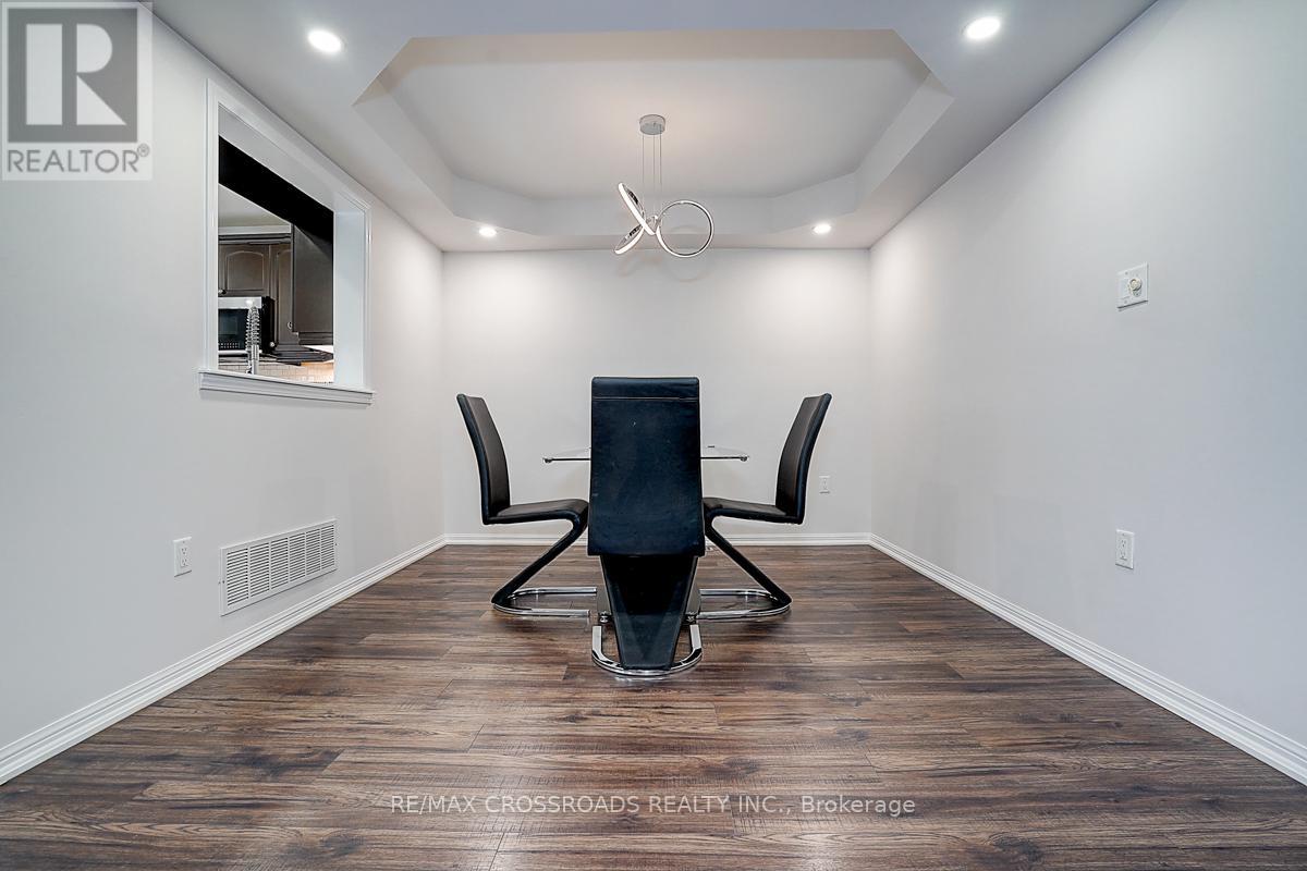 9 Whiterose Lane, Whitchurch-Stouffville, Ontario  L4A 3A4 - Photo 8 - N12478758