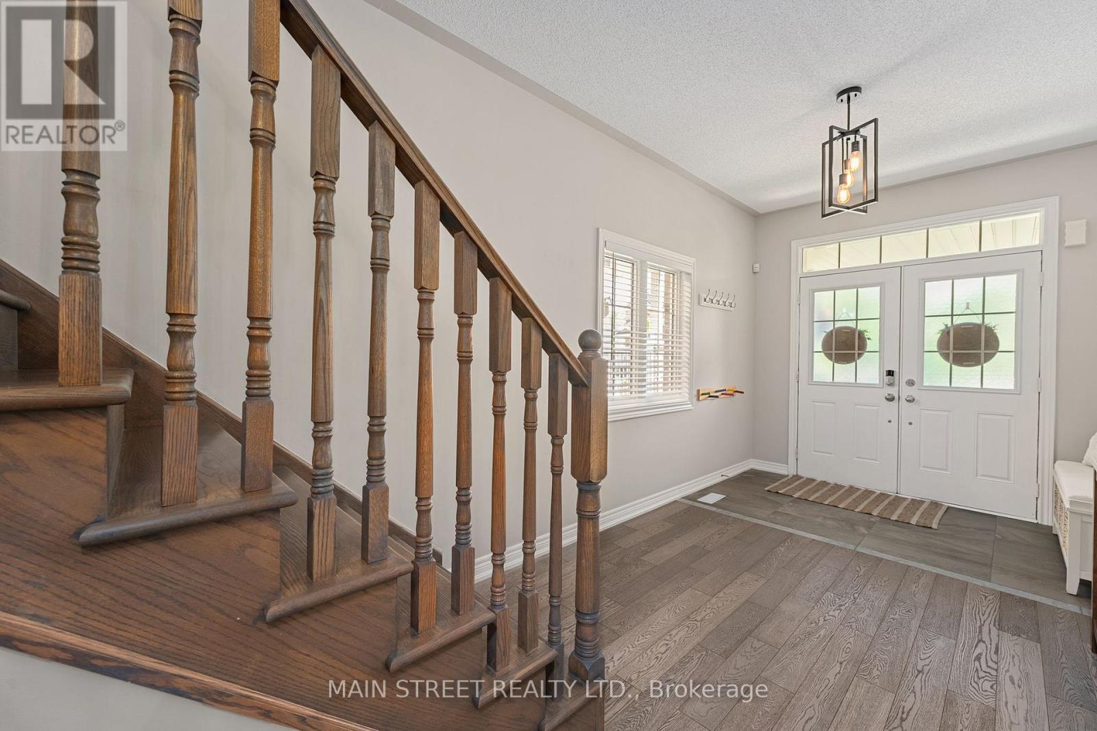 10 Prosser Crescent, Georgina, Ontario  L0E 1R0 - Photo 2 - N12478772