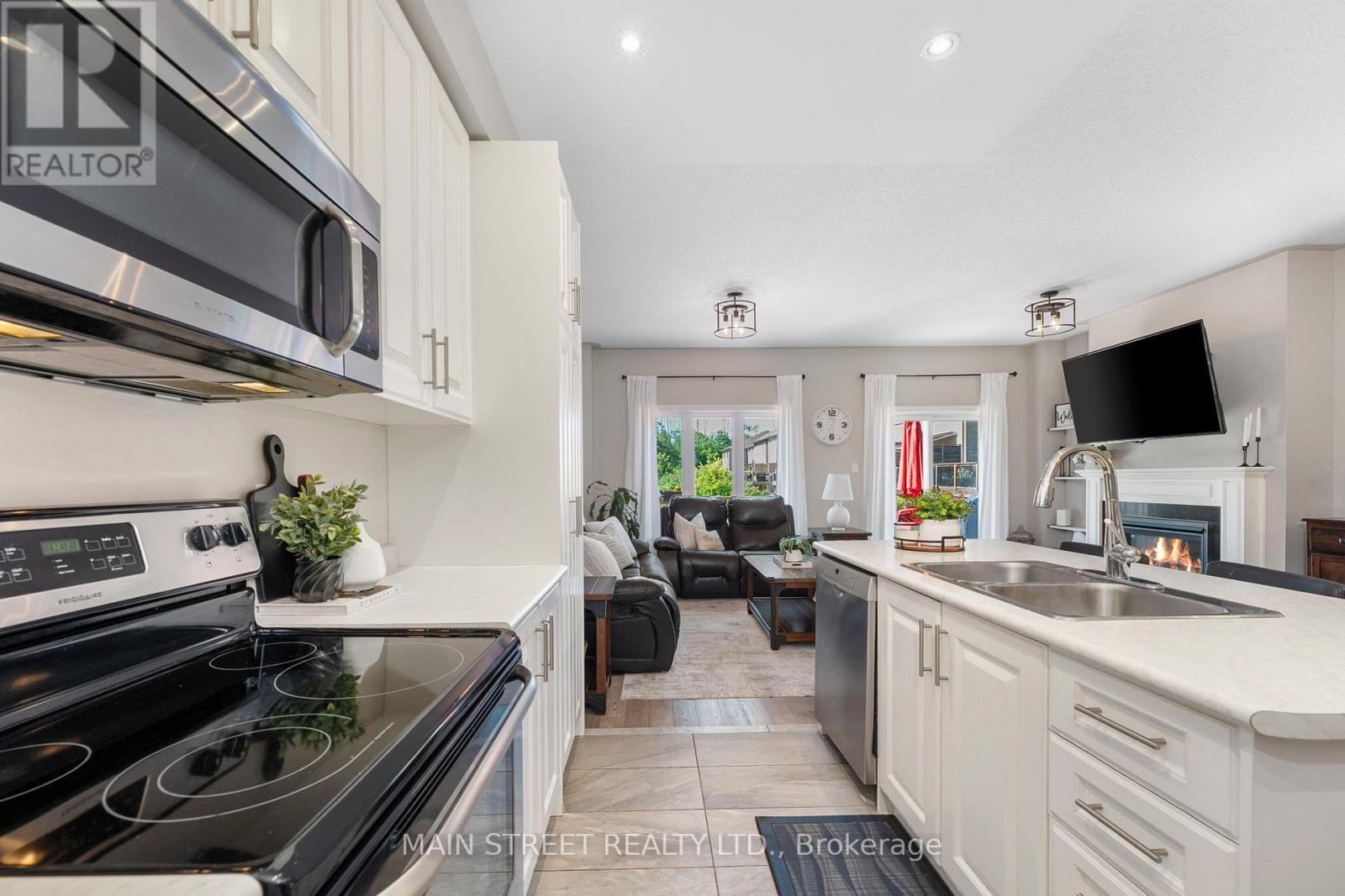 10 Prosser Crescent, Georgina, Ontario  L0E 1R0 - Photo 4 - N12478772