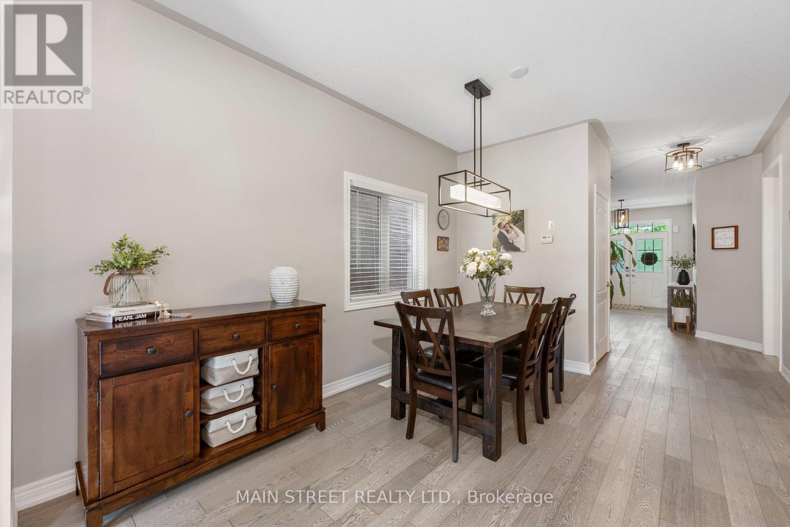 10 Prosser Crescent, Georgina, Ontario  L0E 1R0 - Photo 5 - N12478772