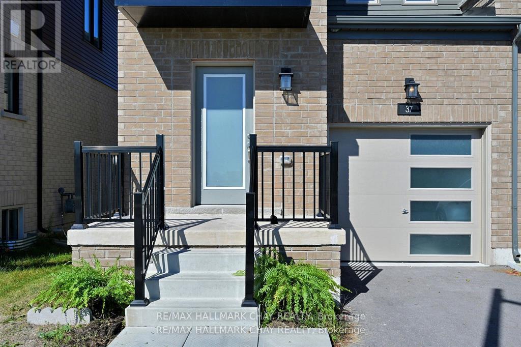 37 Turnberry Lane, Barrie, Ontario  L9J 0M8 - Photo 3 - S12478735