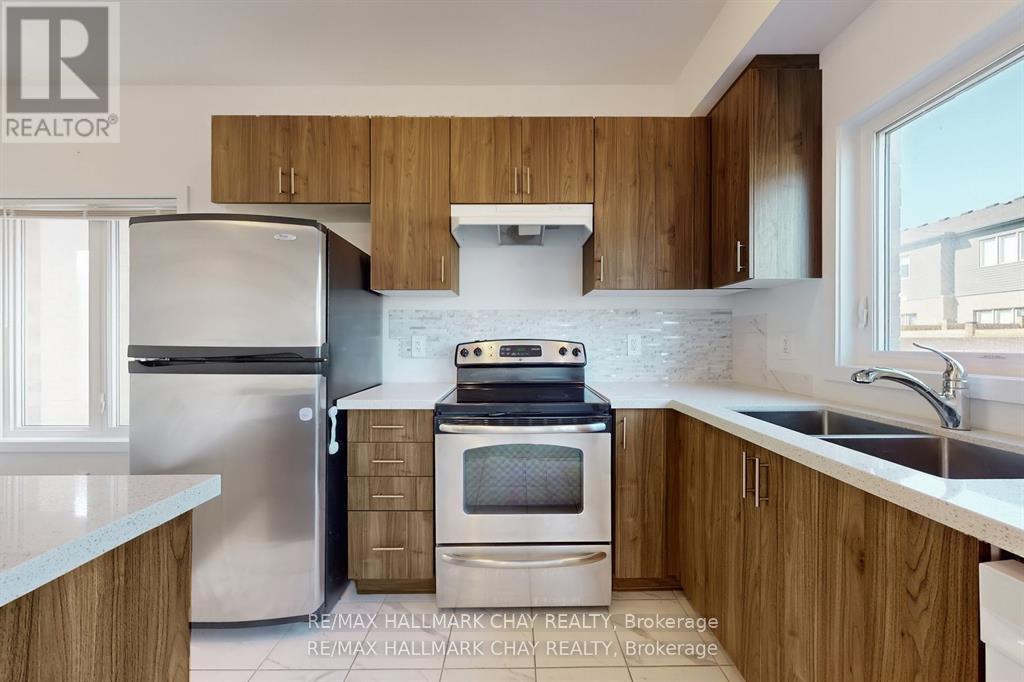 37 Turnberry Lane, Barrie, Ontario  L9J 0M8 - Photo 8 - S12478735