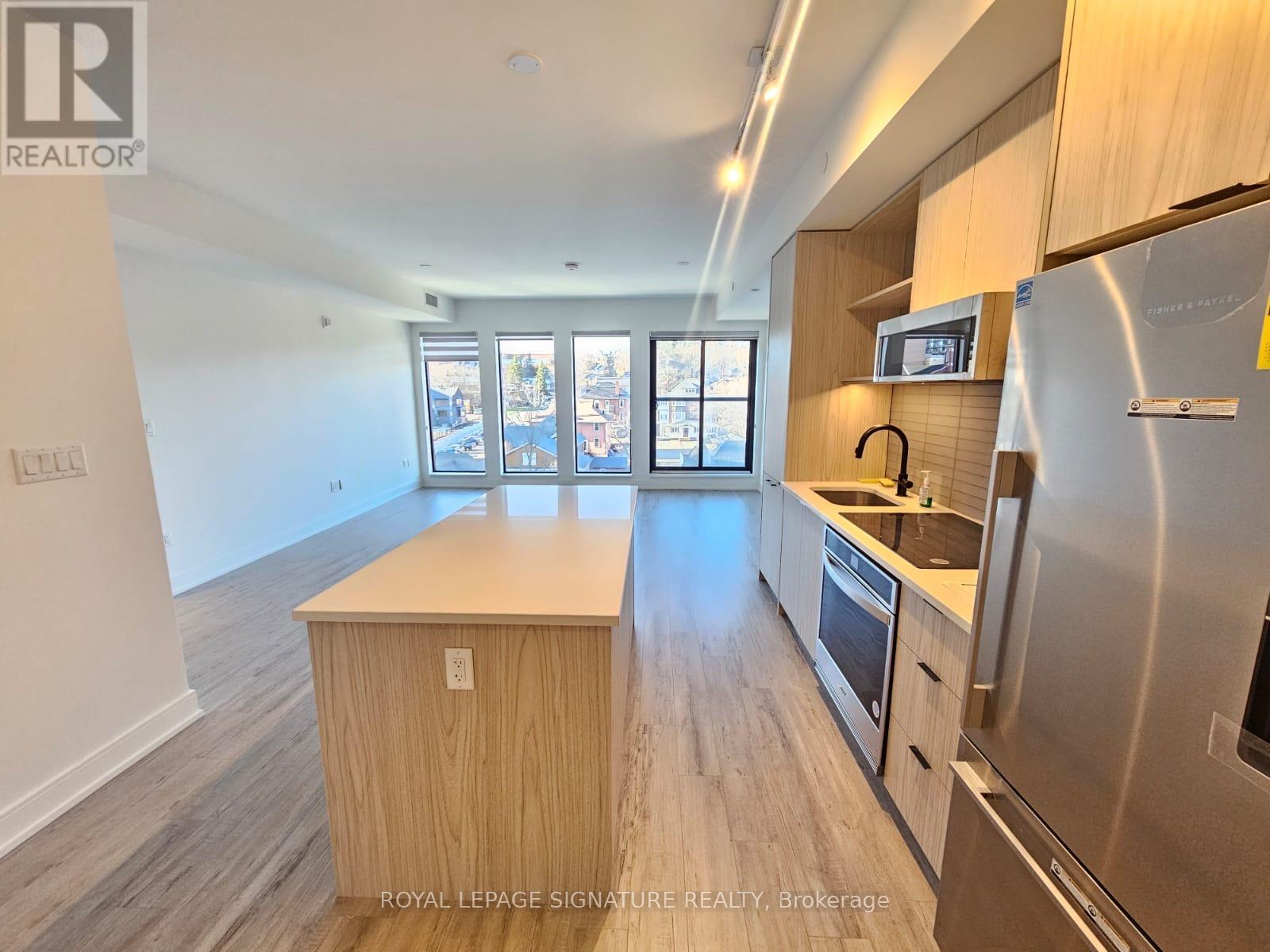 622 - 185 Dunlop Street E, Barrie, Ontario  L4M 0L7 - Photo 2 - S12478790
