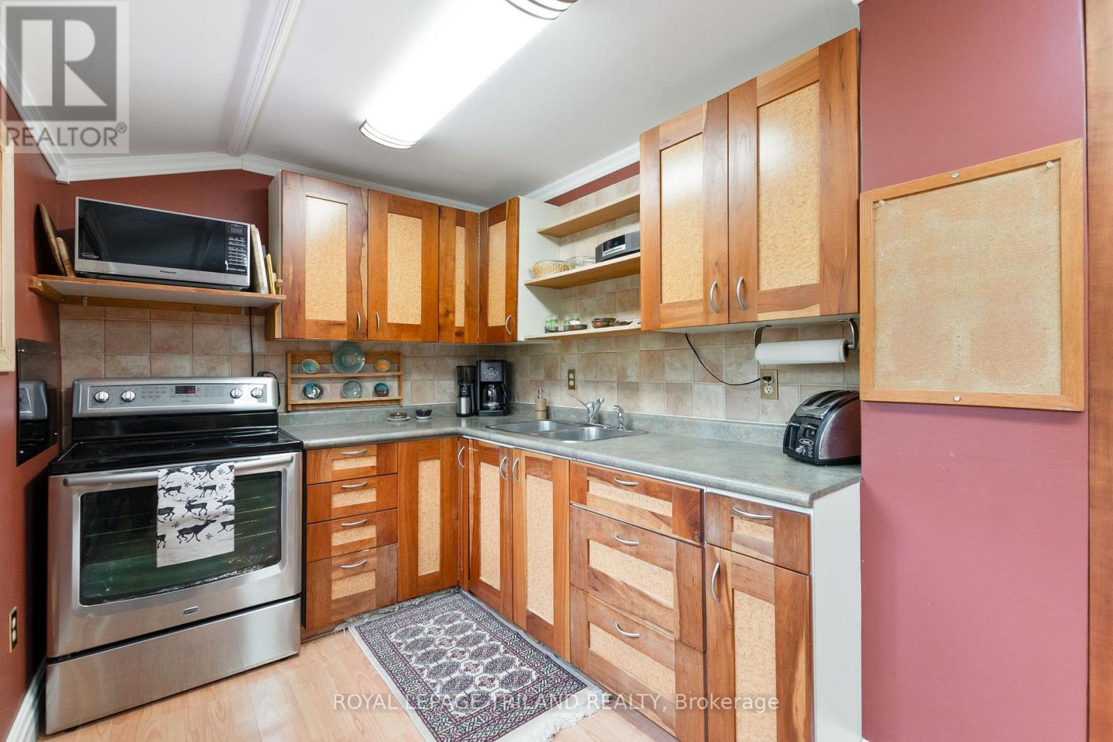 74 Byron Avenue E, London South, Ontario  N6C 1C7 - Photo 12 - X12478880