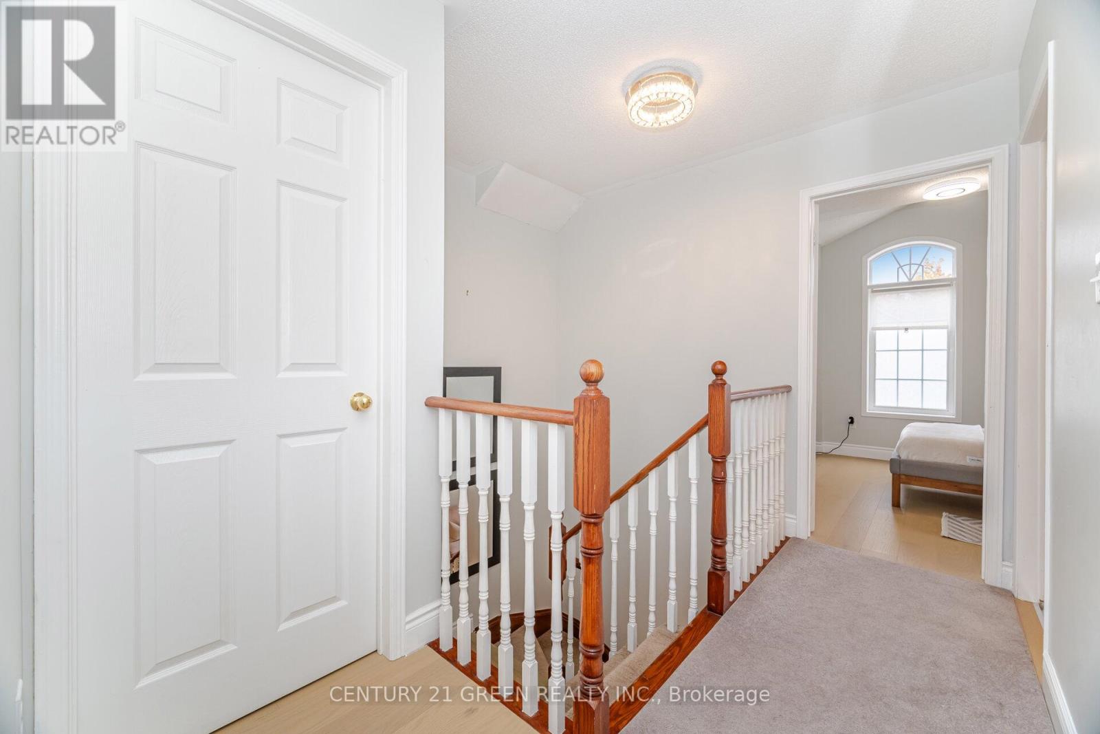 2403 Emerson Drive, Burlington, Ontario  L7L 7M4 - Photo 19 - W12478726