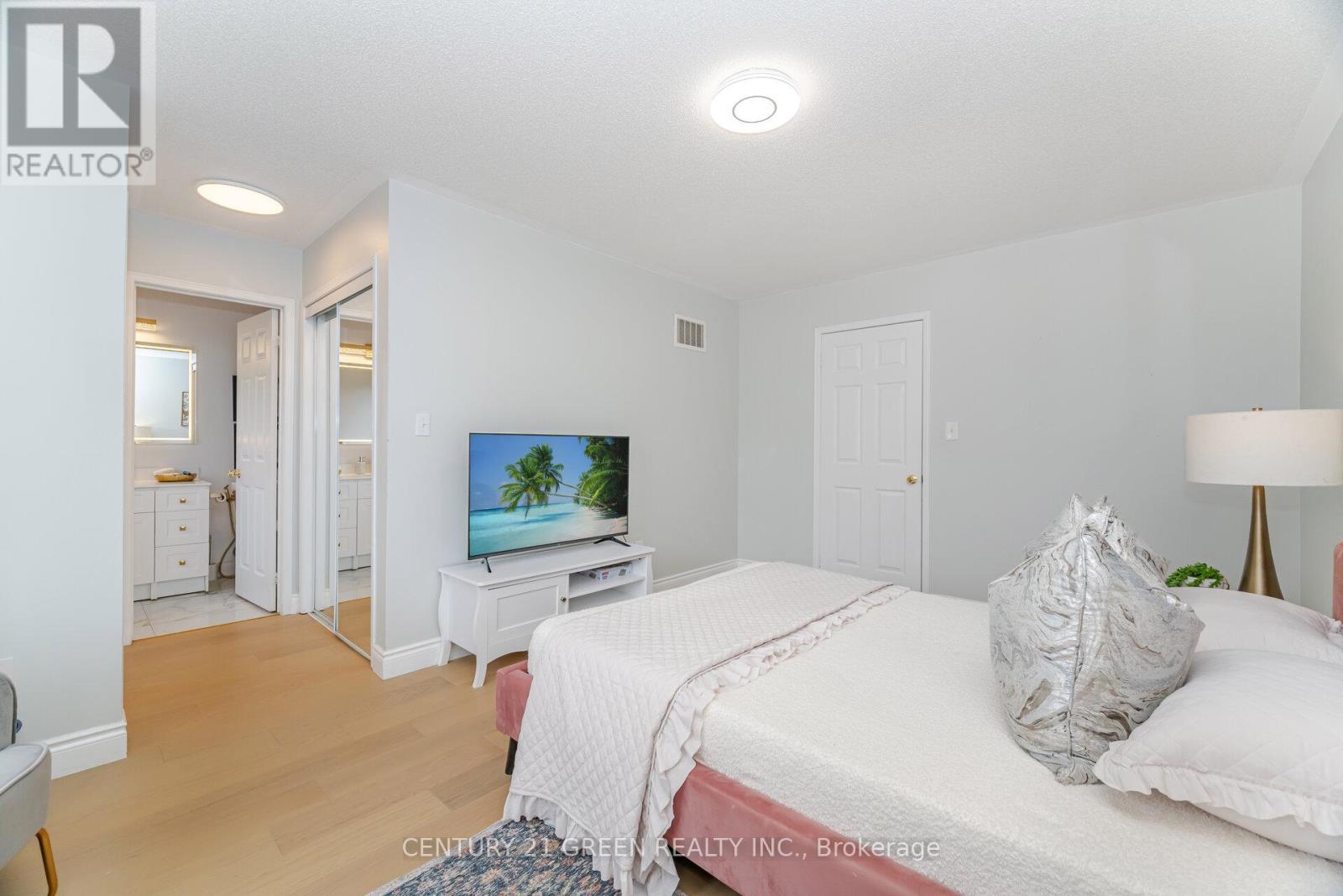 2403 Emerson Drive, Burlington, Ontario  L7L 7M4 - Photo 22 - W12478726