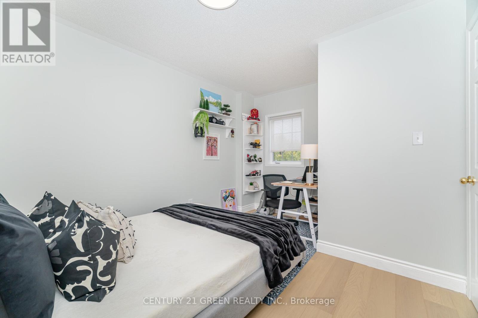 2403 Emerson Drive, Burlington, Ontario  L7L 7M4 - Photo 27 - W12478726