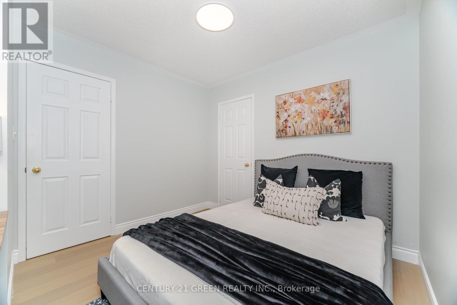 2403 Emerson Drive, Burlington, Ontario  L7L 7M4 - Photo 28 - W12478726