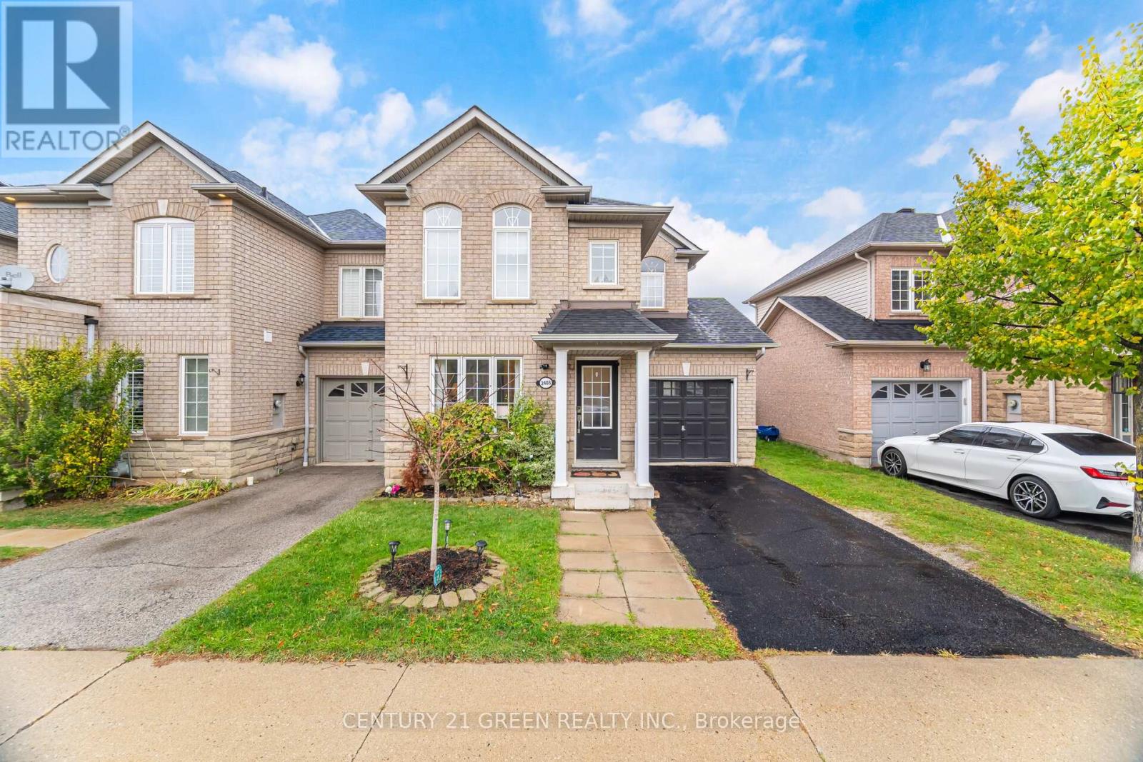 2403 Emerson Drive, Burlington, Ontario  L7L 7M4 - Photo 3 - W12478726