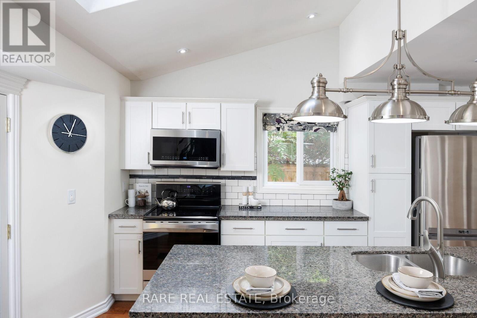 3242 Greenbough Crescent, Burlington, Ontario  L7M 3A6 - Photo 12 - W12478737