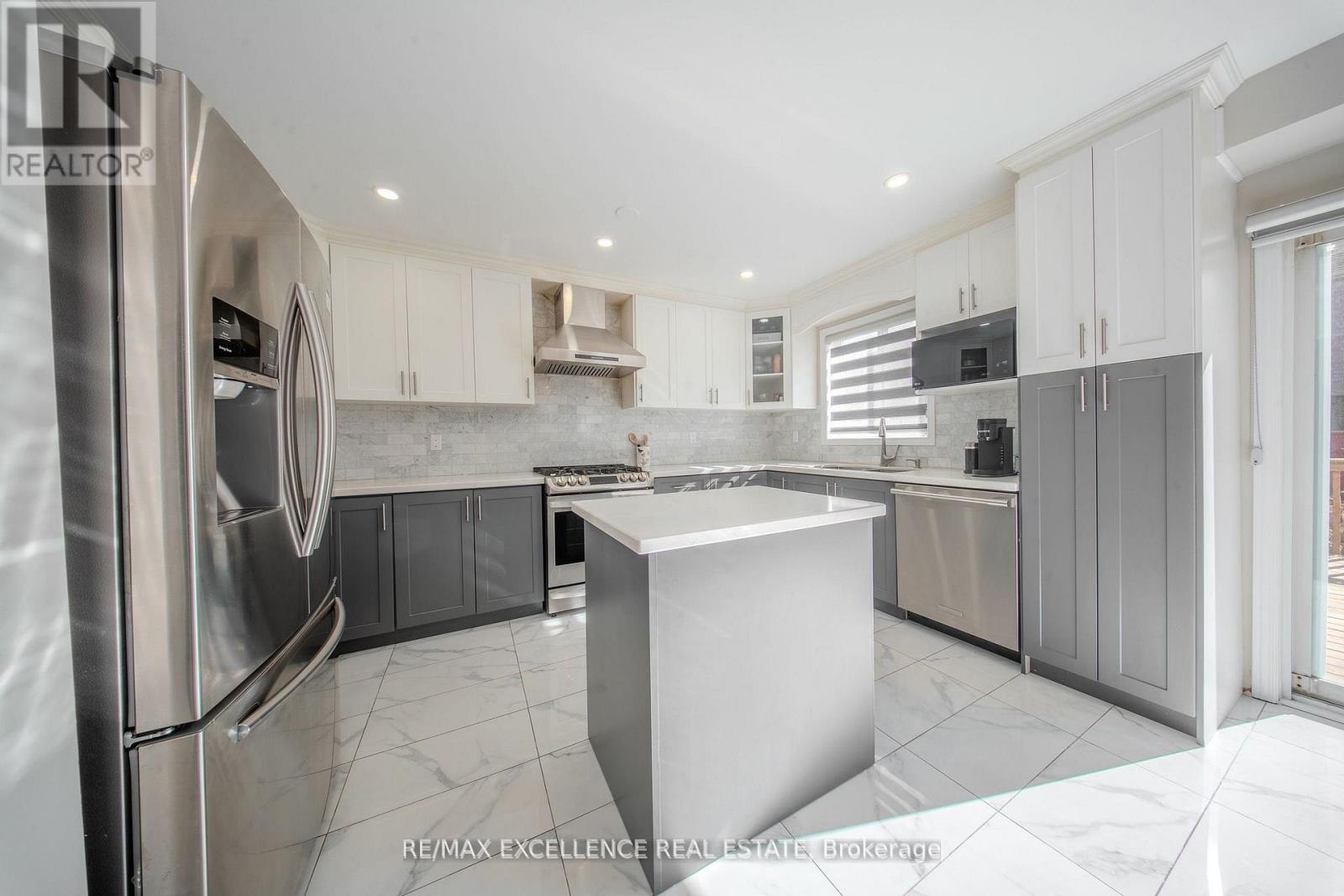 111 River Rock Crescent, Brampton (Fletcher's Meadow), Ontario  L7A 2M4 - Photo 12 - W12478766