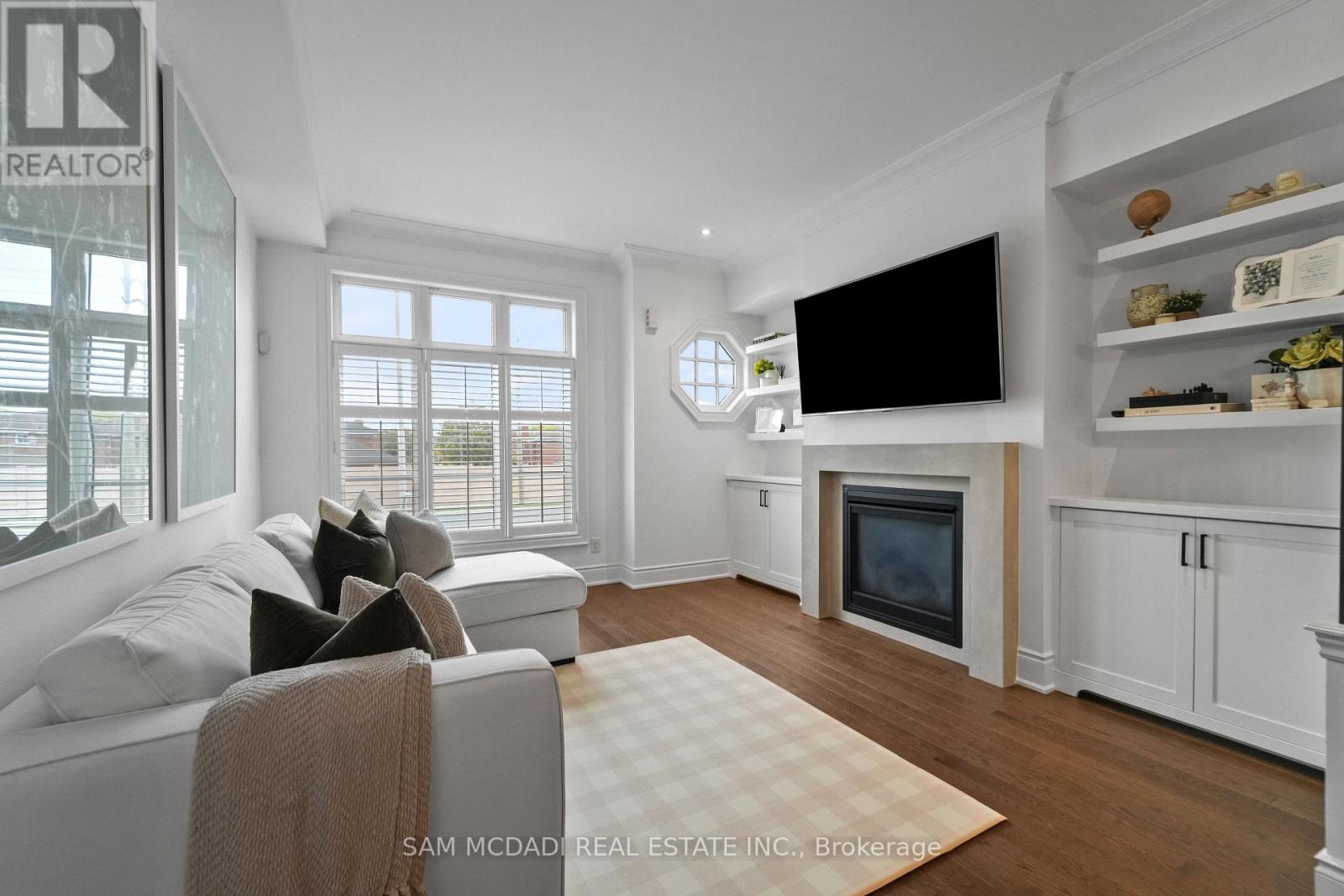 2 - 2160 Trafalgar Road, Oakville, Ontario  L6H 0N3 - Photo 3 - W12478771