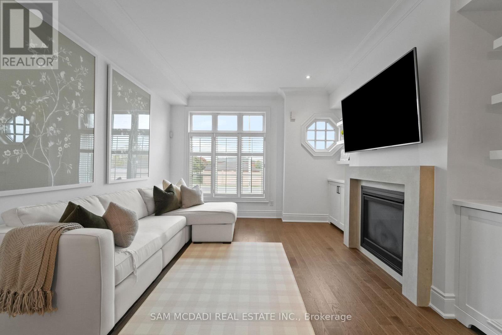 2 - 2160 Trafalgar Road, Oakville, Ontario  L6H 0N3 - Photo 4 - W12478771