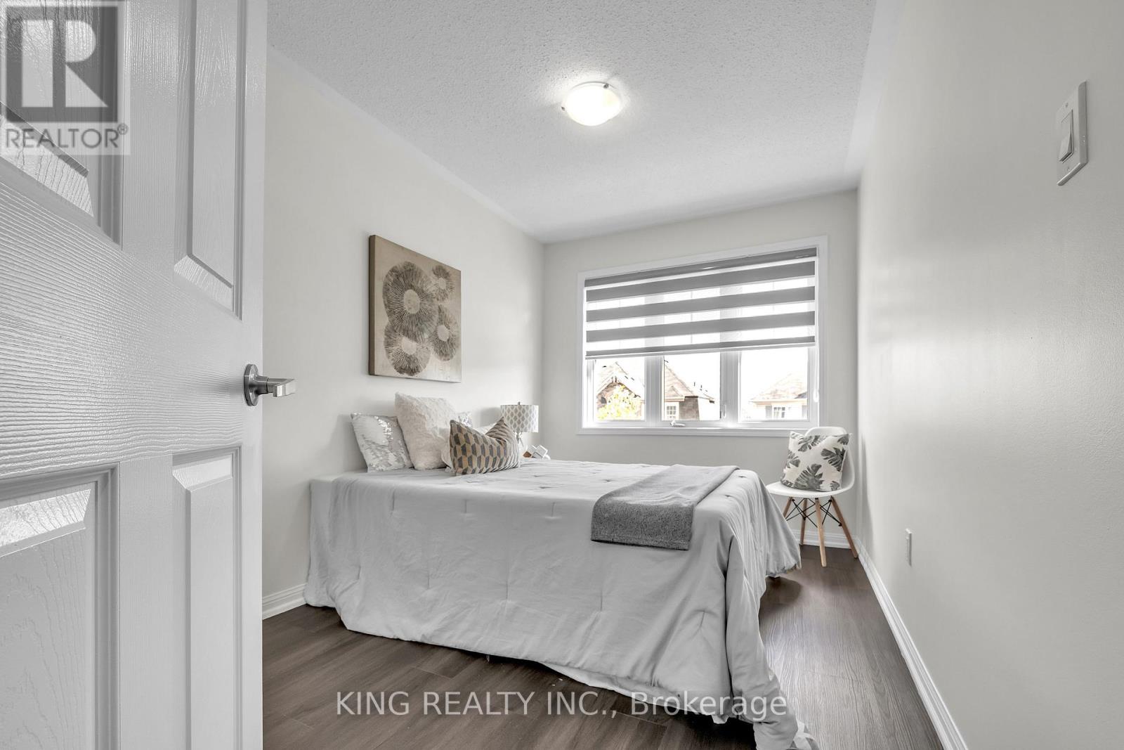 245 Septimus Heights, Milton, Ontario  L9T 8N7 - Photo 14 - W12478780