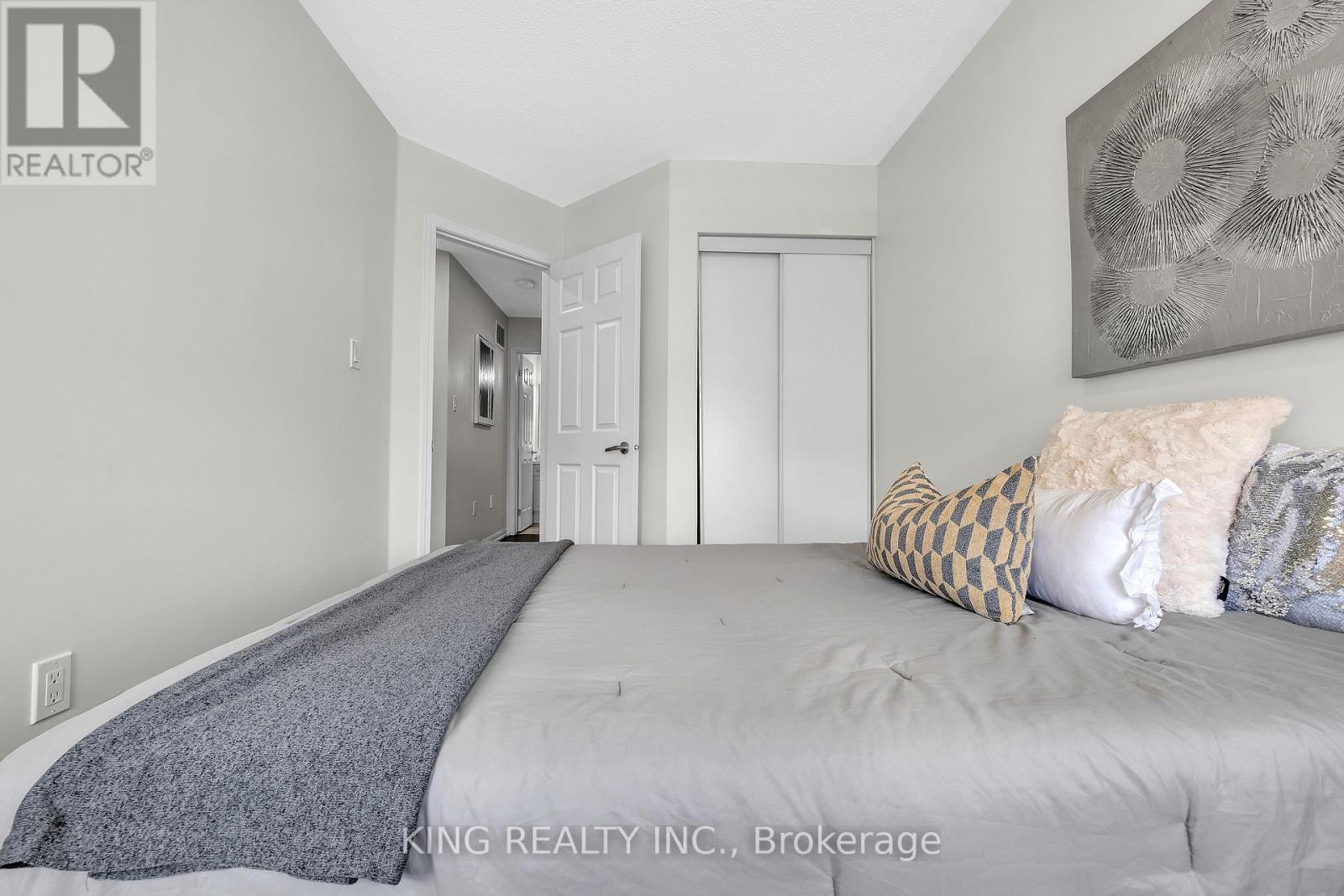 245 Septimus Heights, Milton, Ontario  L9T 8N7 - Photo 15 - W12478780