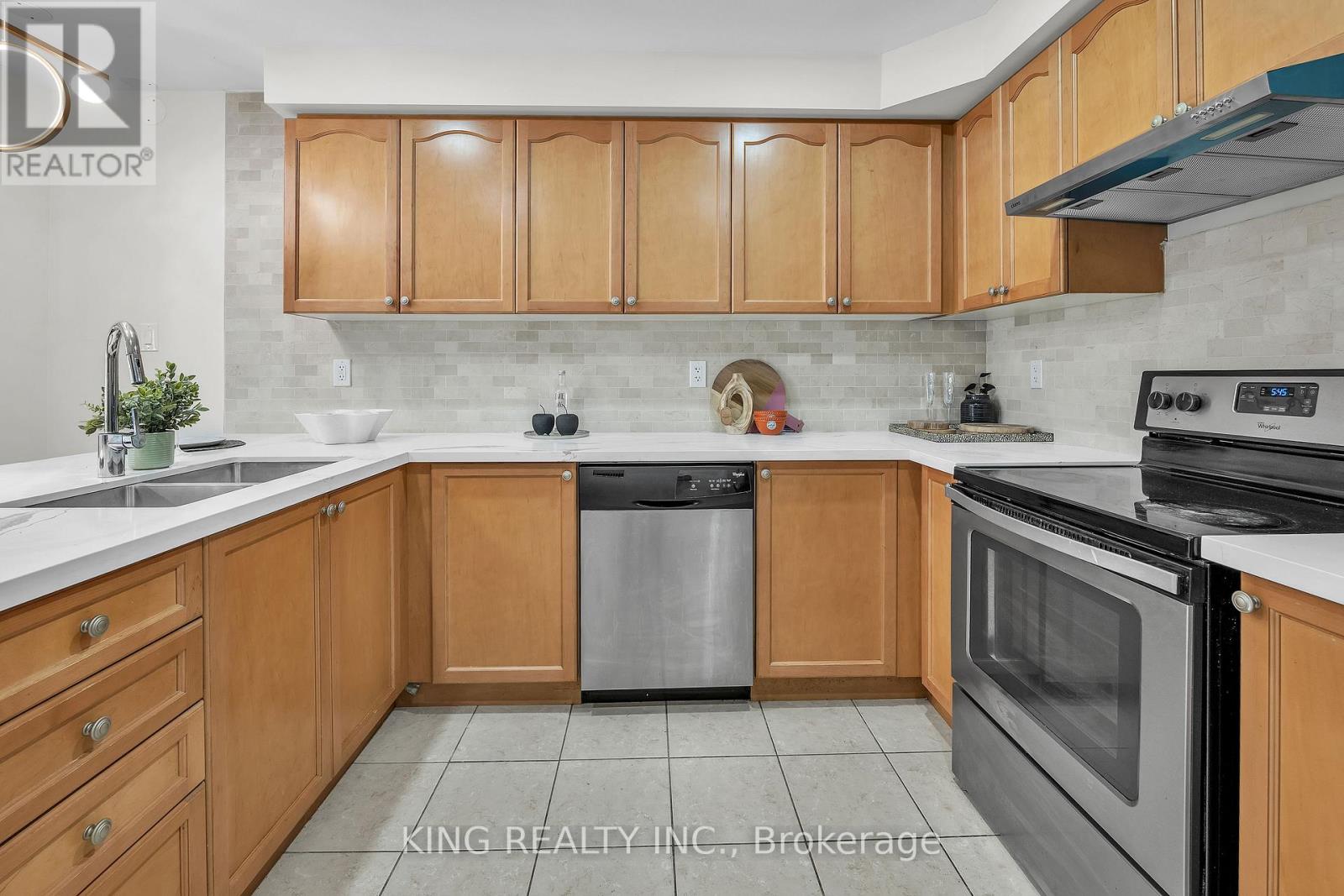 245 Septimus Heights, Milton, Ontario  L9T 8N7 - Photo 30 - W12478780