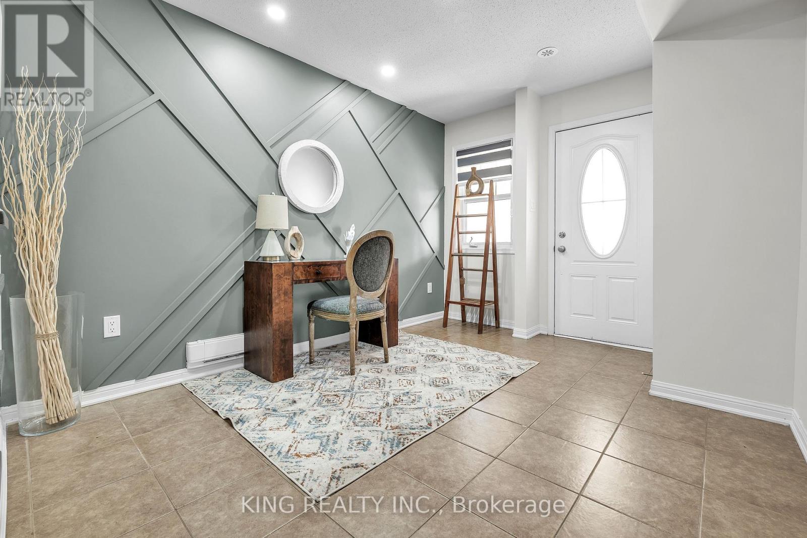 245 Septimus Heights, Milton, Ontario  L9T 8N7 - Photo 6 - W12478780