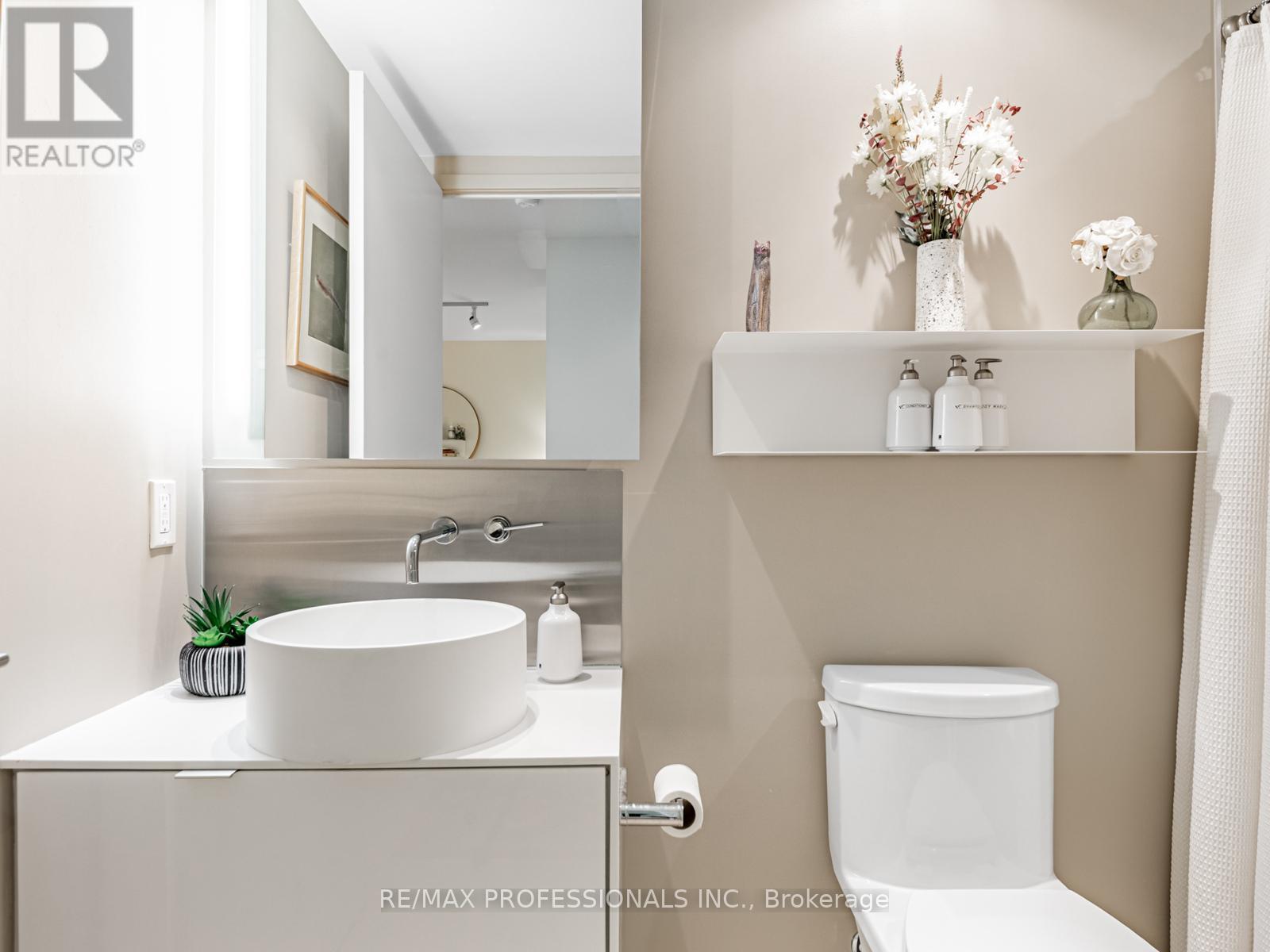 401 - 383 Sorauren Avenue, Toronto, Ontario  M6R 0A4 - Photo 19 - W12478783