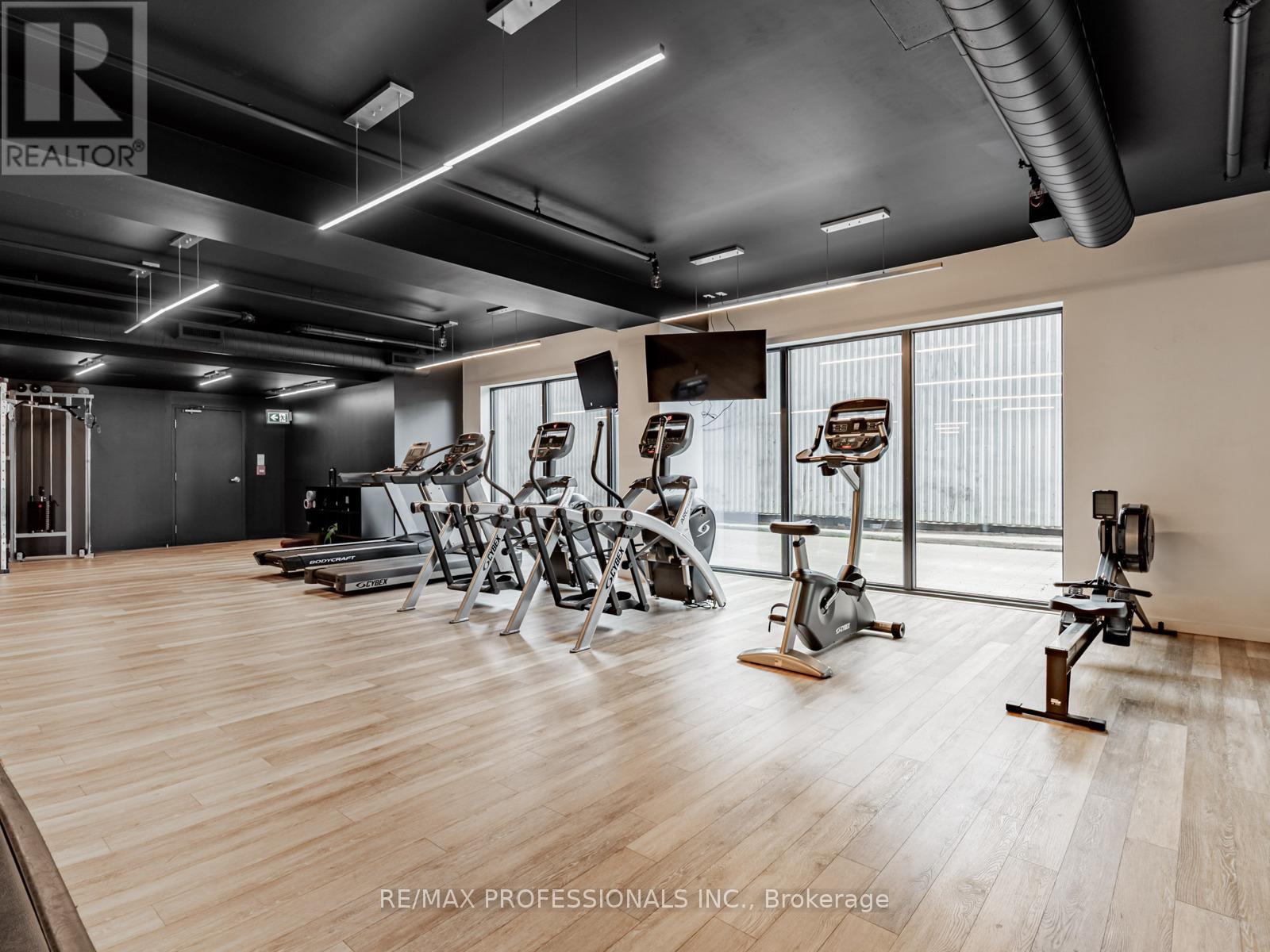 401 - 383 Sorauren Avenue, Toronto, Ontario  M6R 0A4 - Photo 33 - W12478783