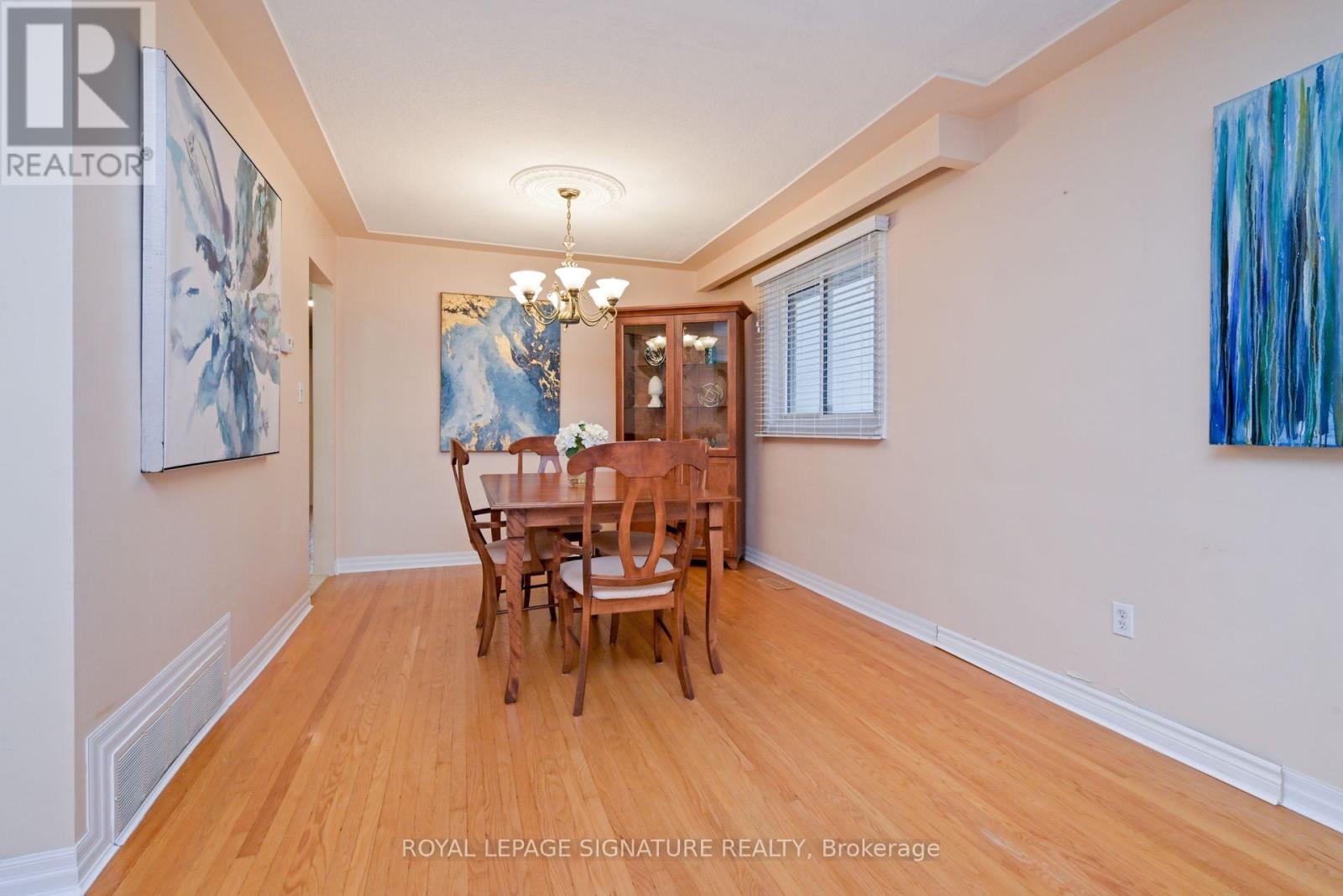 1143 Alexandra Avenue, Mississauga, Ontario  L5E 2A4 - Photo 10 - W12478817