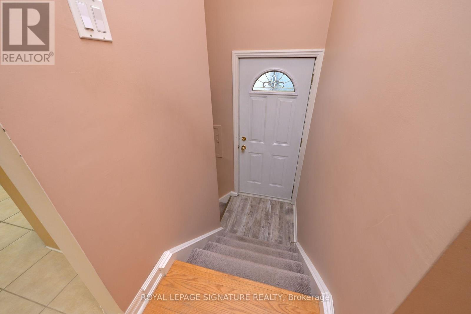 1143 Alexandra Avenue, Mississauga, Ontario  L5E 2A4 - Photo 19 - W12478817
