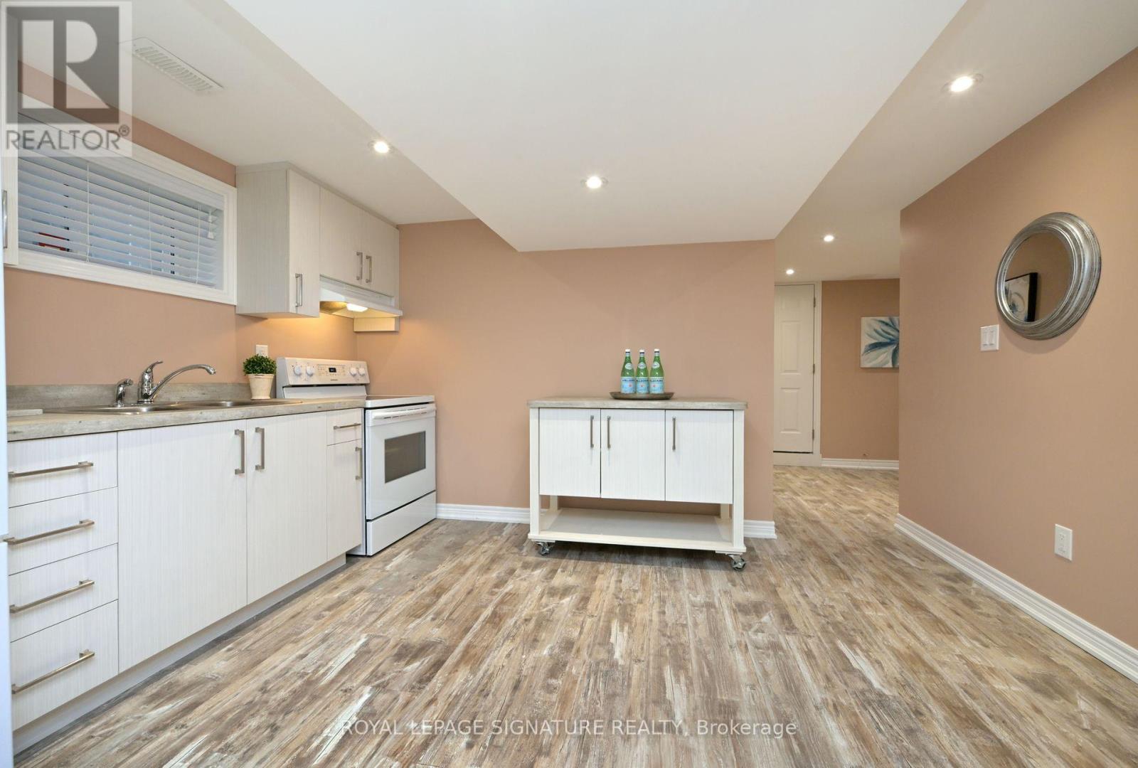 1143 Alexandra Avenue, Mississauga, Ontario  L5E 2A4 - Photo 23 - W12478817