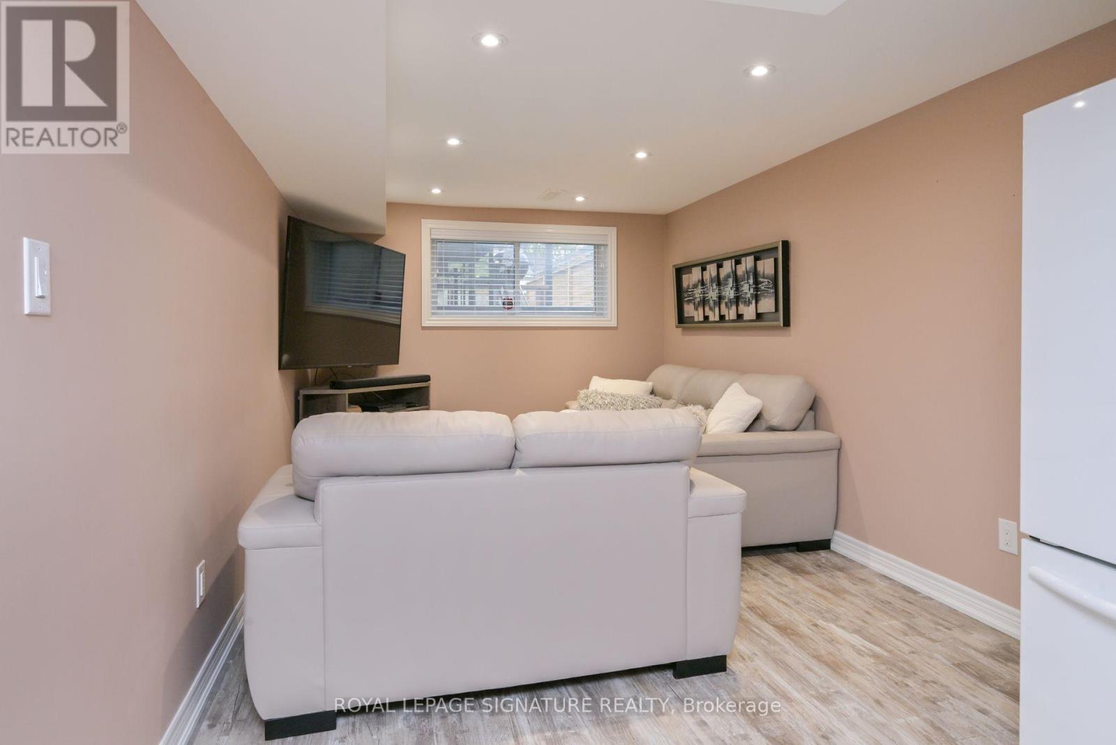 1143 Alexandra Avenue, Mississauga, Ontario  L5E 2A4 - Photo 24 - W12478817