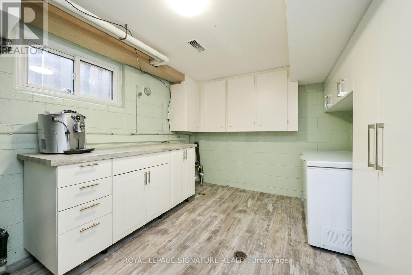 1143 Alexandra Avenue, Mississauga, Ontario  L5E 2A4 - Photo 26 - W12478817