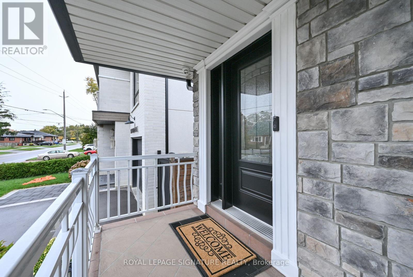 1143 Alexandra Avenue, Mississauga, Ontario  L5E 2A4 - Photo 4 - W12478817
