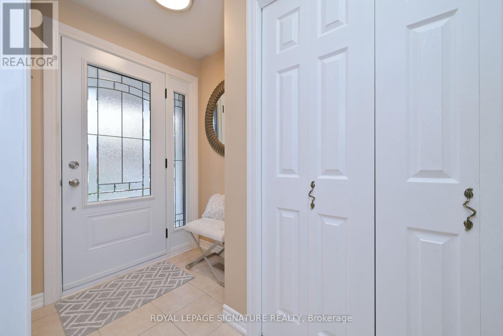 1143 Alexandra Avenue, Mississauga, Ontario  L5E 2A4 - Photo 5 - W12478817