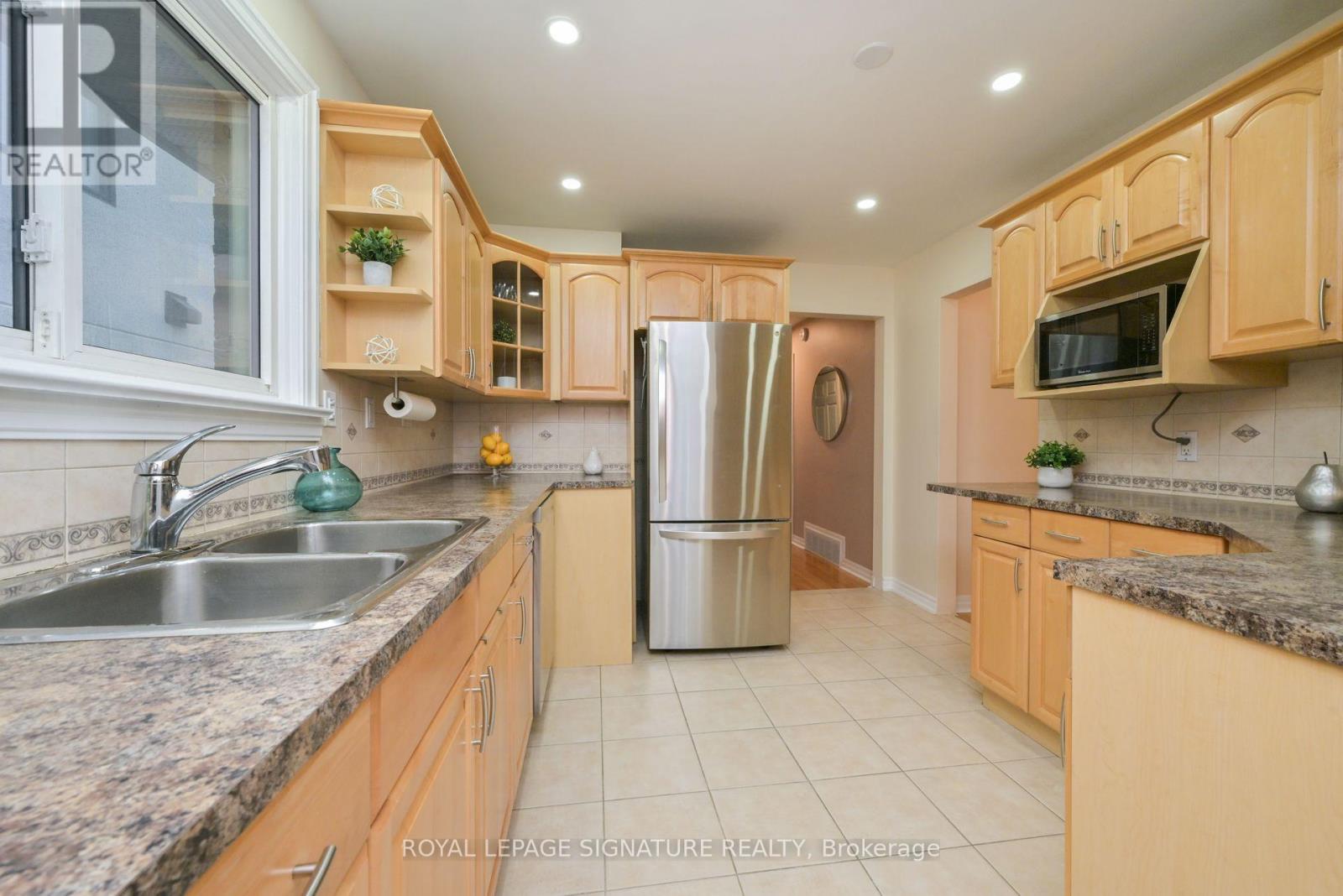 1143 Alexandra Avenue, Mississauga, Ontario  L5E 2A4 - Photo 6 - W12478817