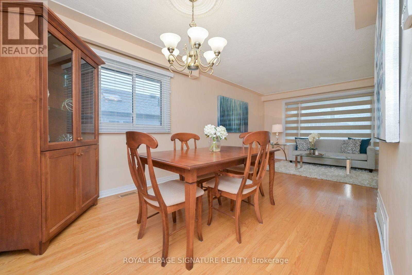 1143 Alexandra Avenue, Mississauga, Ontario  L5E 2A4 - Photo 9 - W12478817
